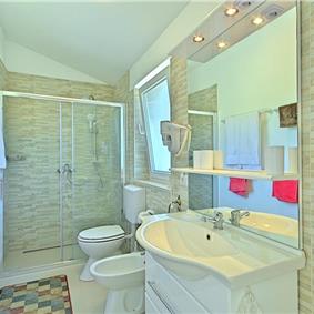 4 bedroom villa with pool near Sveti Lovrec, sleeps 8